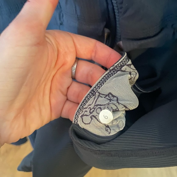 Reversible Lululemon Jacket - Picture 4 of 4